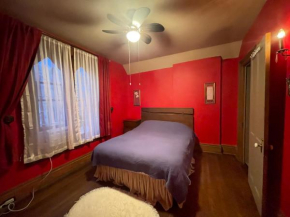 THE RED STAR ROOM A